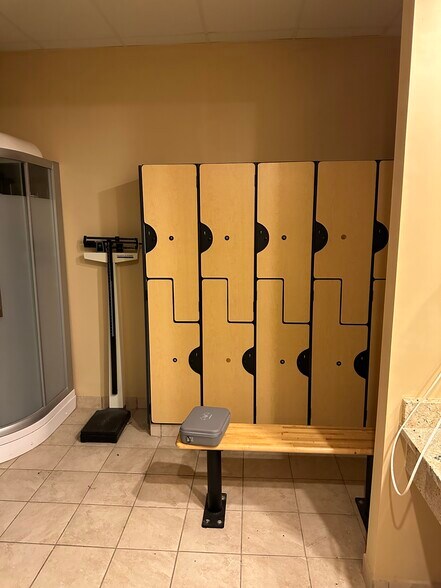 More Photos Of 4 W University Pky, Baltimore Hotel For Lease