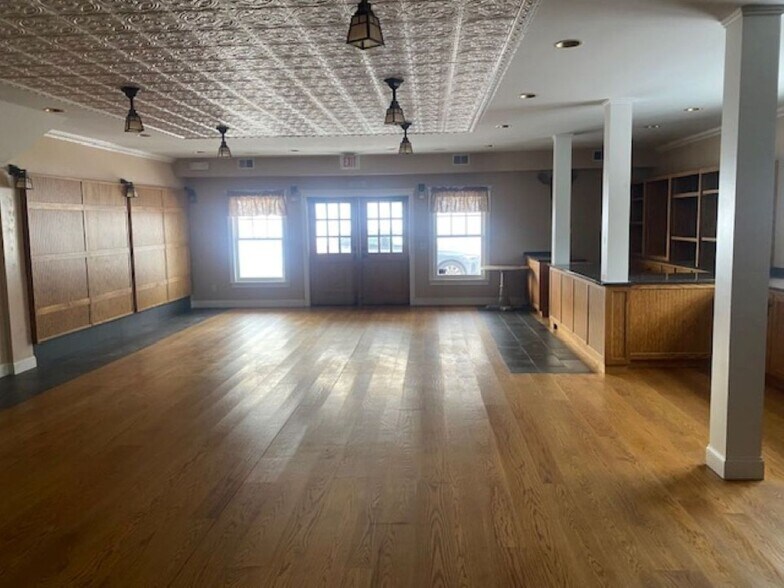 More Photos Of 923 Roosevelt Trl, Naples Restaurant For Lease