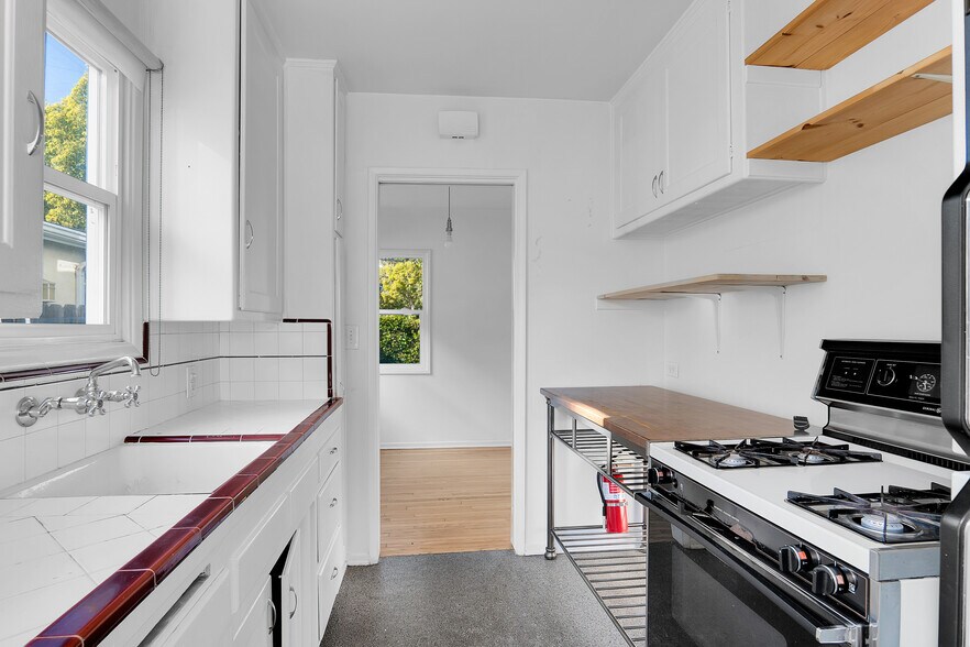 More Photos Of 2440 Arizona Ave, Santa Monica Apartments For Sale