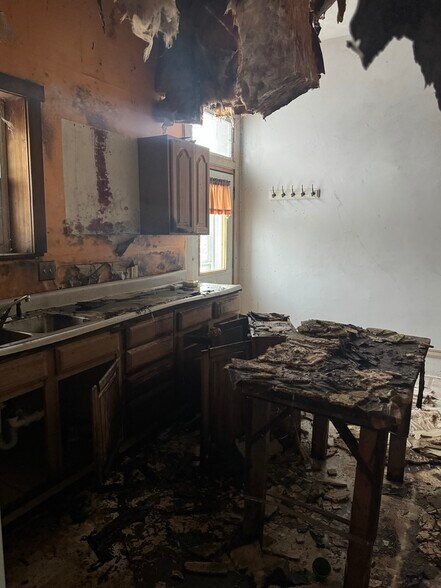 More Photos Of 111 N Walnut St, North Manchester General Retail For Sale