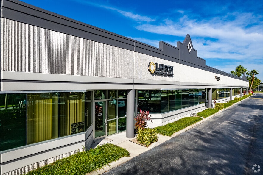 More Photos Of 7901 Kingspointe Pky, Orlando Showroom For Sale