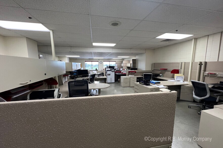 More Photos Of 2813 N Neergard Ave, Springfield Truck Terminal For Sale