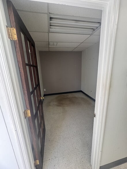 More Photos Of 1421 N Limestone St, Gaffney Office For Sale