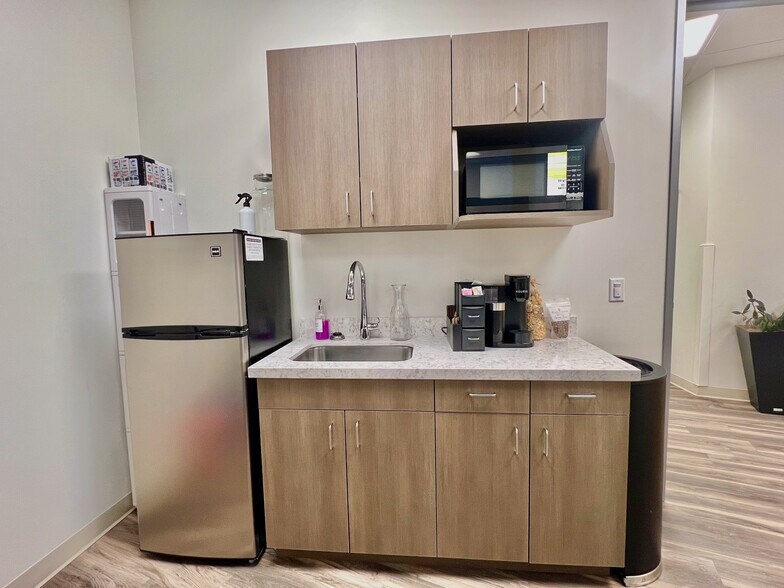 More Photos Of 1760 E Pecos Rd, Gilbert Medical For Lease