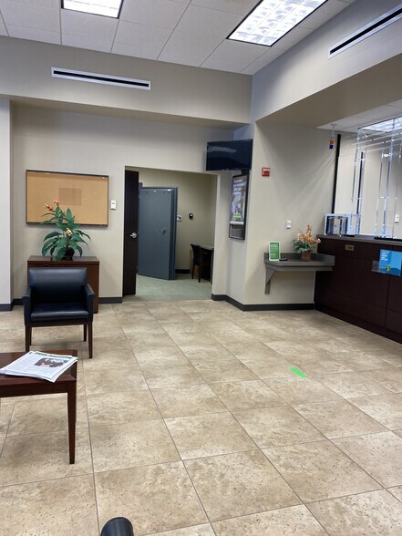 More Photos Of 7750 N Wickham Rd, Melbourne Bank For Lease