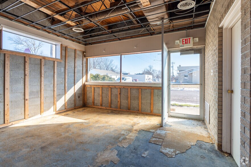 More Photos Of 515 N Monroe St, Litchfield Medical For Sale