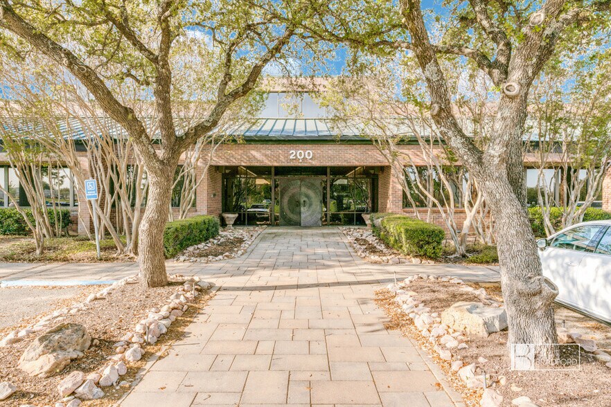 More Photos Of 200 E Bethany Dr, Allen Manufacturing For Sale