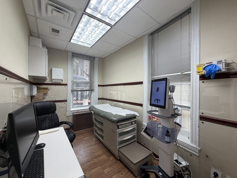 More Photos Of 100 Livingston St, Brooklyn Medical For Lease