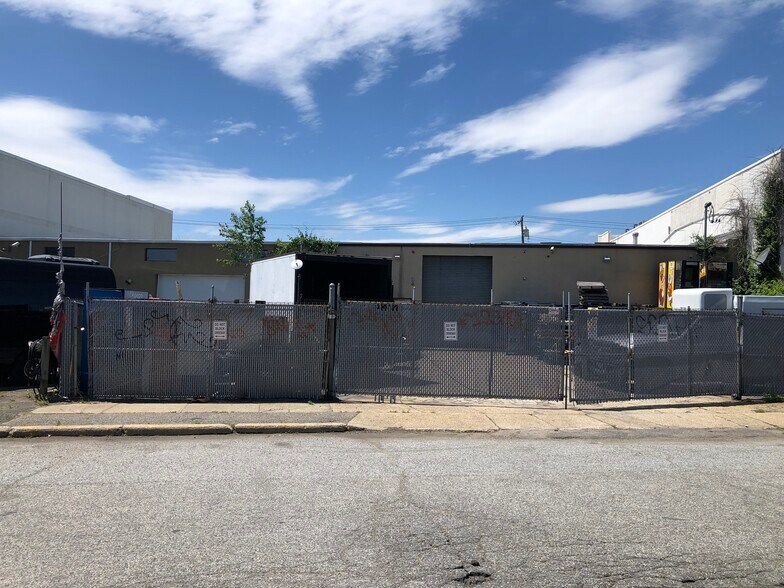 More Photos Of 4021 Austin Blvd, Island Park Warehouse For Sale