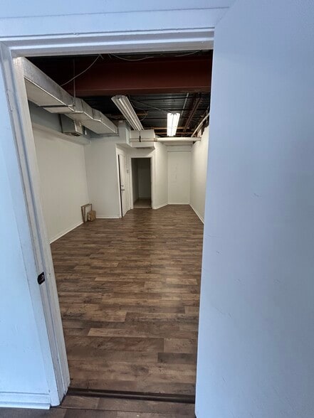 More Photos Of 102 Flagship Dr, Lutz Storefront Retail Office For Lease