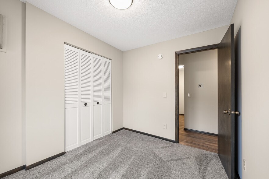 More Photos Of 1800 Larpenteur Ave W, Falcon Heights Apartments For Sale