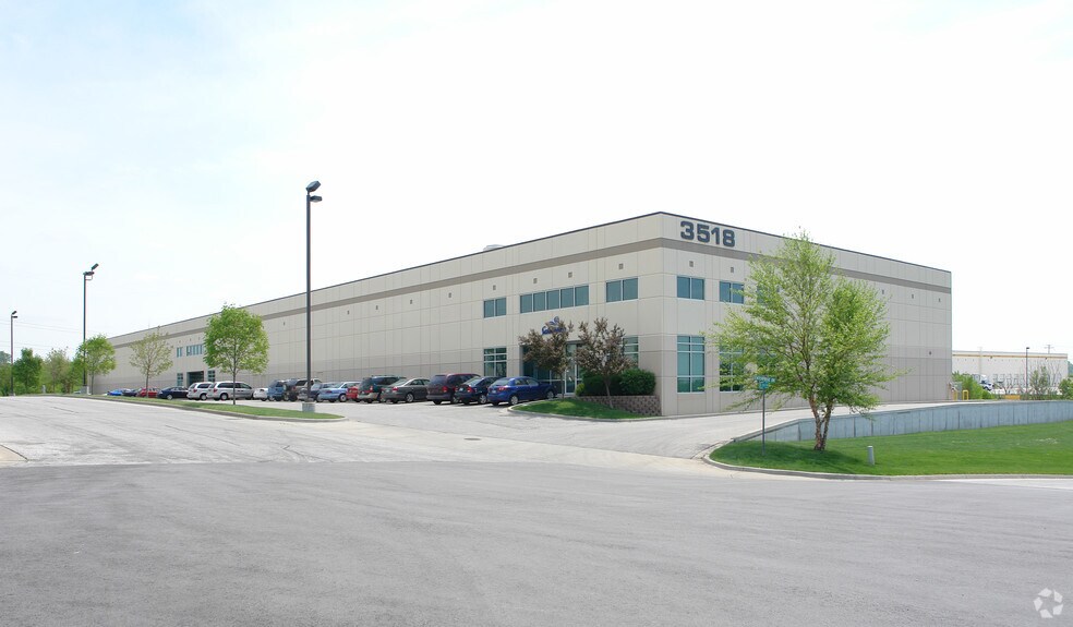 Primary Photo Of 3518 Enterprise Dr, Kansas City Distribution For Lease