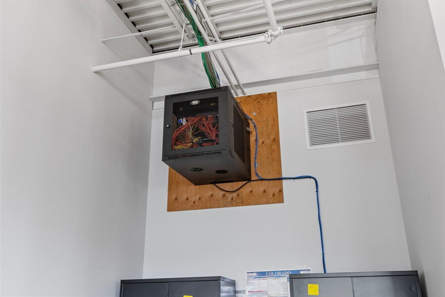 More Photos Of 6333 Dry Creek Pky, Niwot Manufacturing For Lease