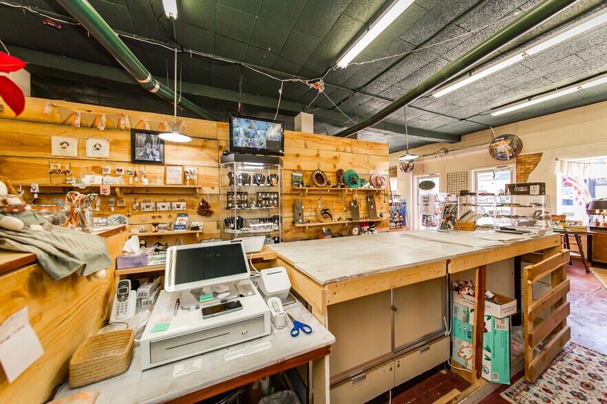 More Photos Of 223 W Main St, Mountain View Storefront For Sale