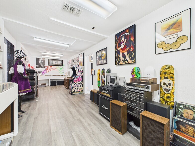 More Photos Of 2327 Winnie St, Galveston General Retail For Sale