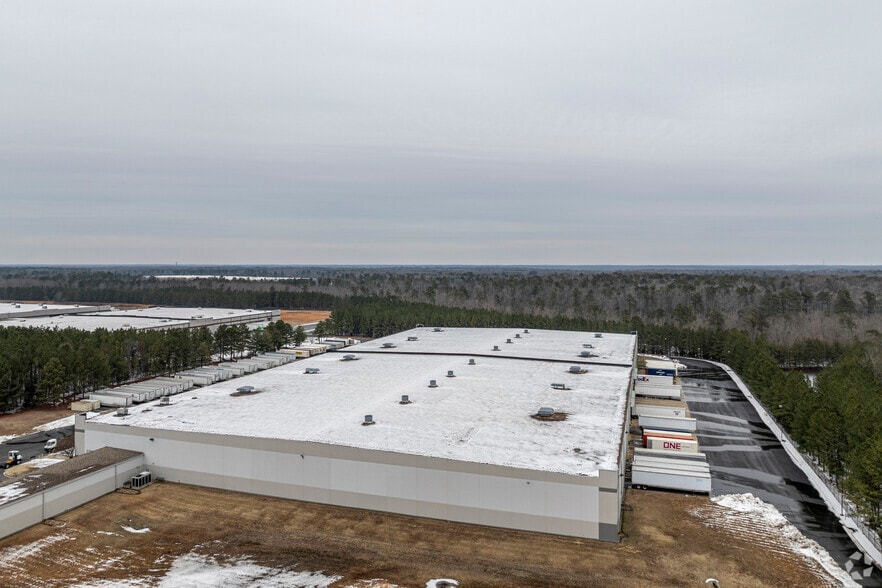 More Photos Of 4000-4500 Technology Ct, Sandston Warehouse For Lease