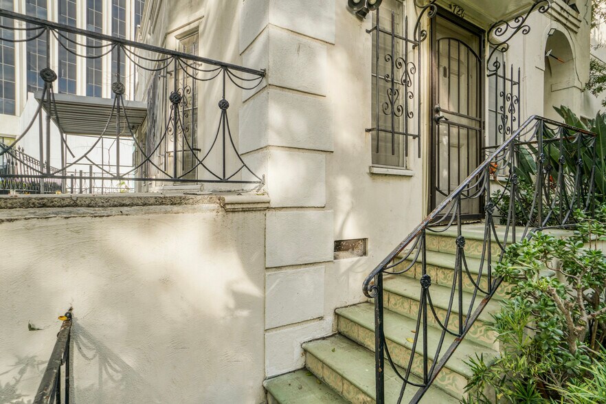 More Photos Of 728 S Genesee Ave, Los Angeles Apartments For Sale