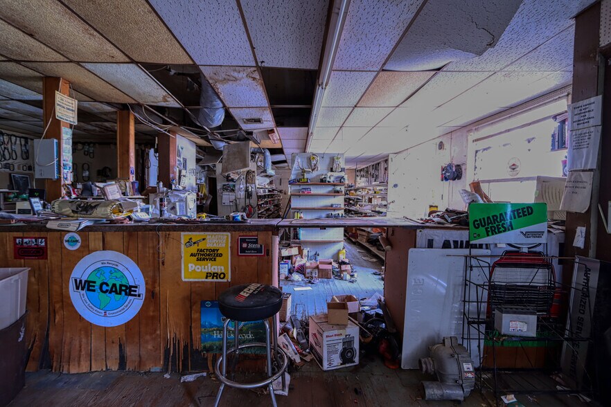 More Photos Of 100 S Magnolia Ave, Hubbard Auto Repair For Sale
