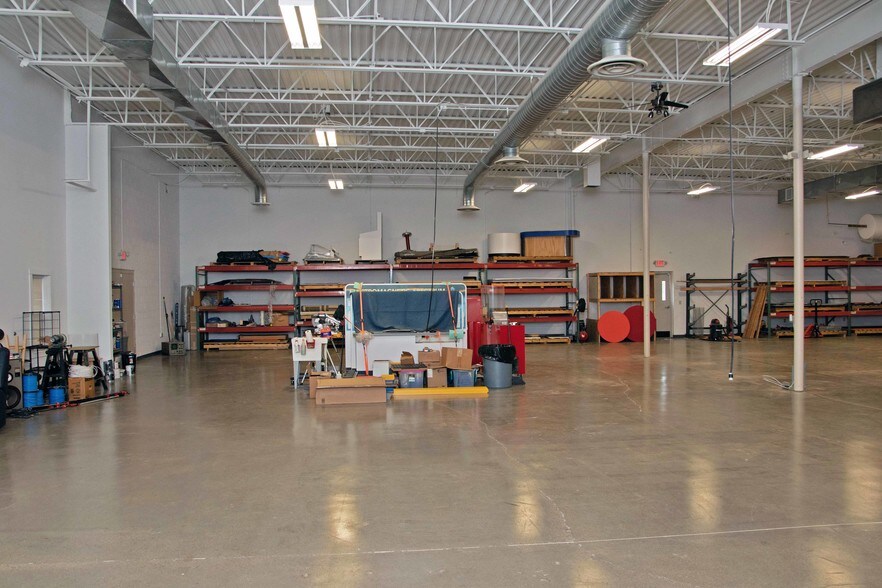 More Photos Of 3051 Delta Marine Dr, Reynoldsburg Light Manufacturing For Sale