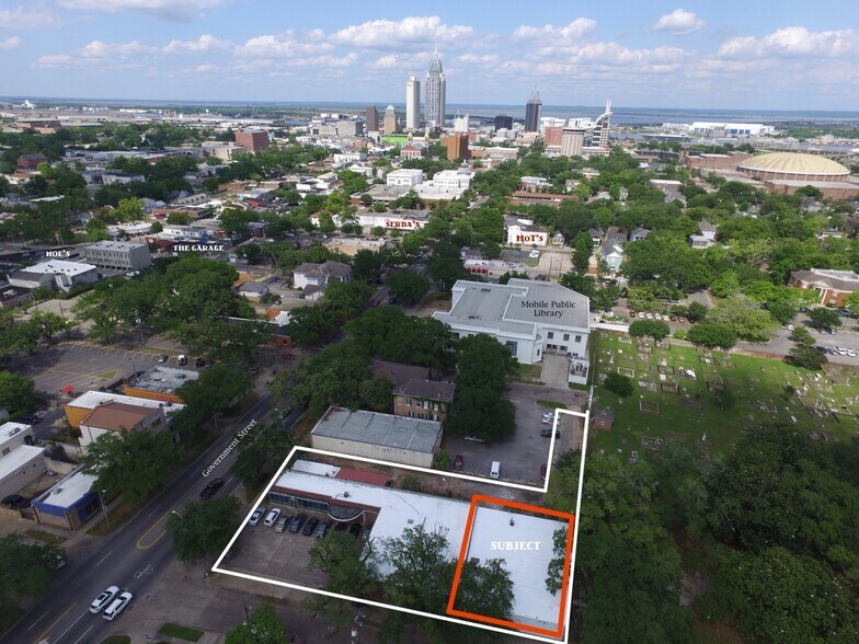 More Photos Of 107 S Bayou St, Mobile Office For Lease