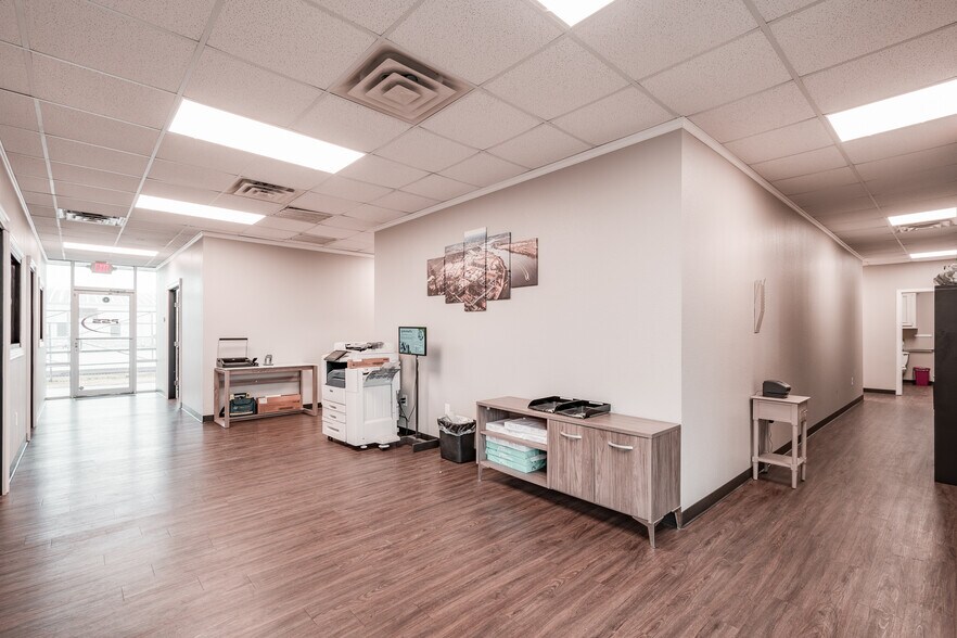 More Photos Of 8131 Red Bluff Rd, Pasadena Warehouse For Lease