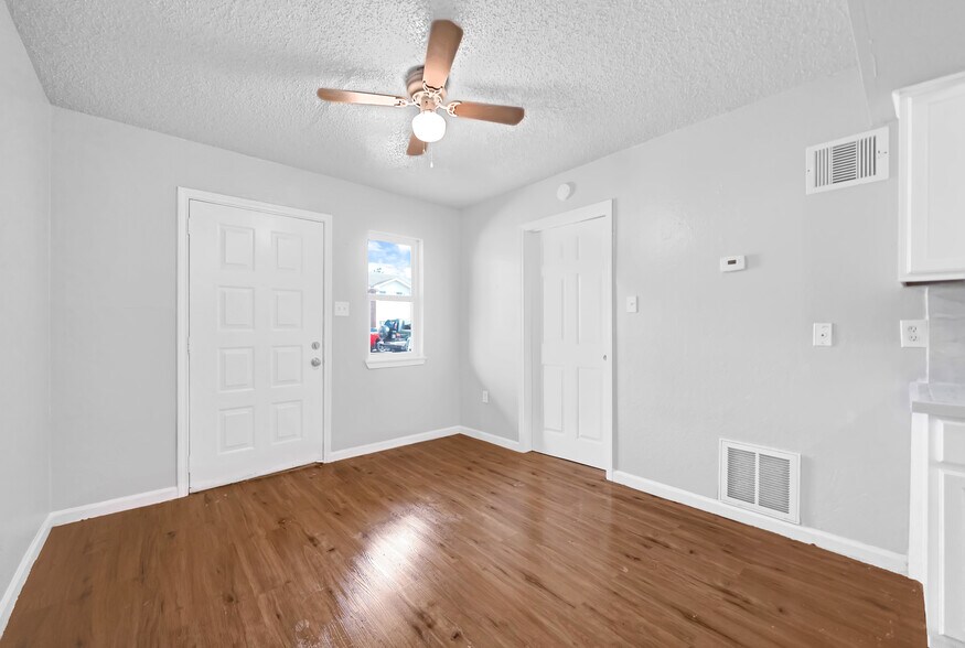 More Photos Of 6205 Jackson Rd, Hitchcock Apartments For Sale