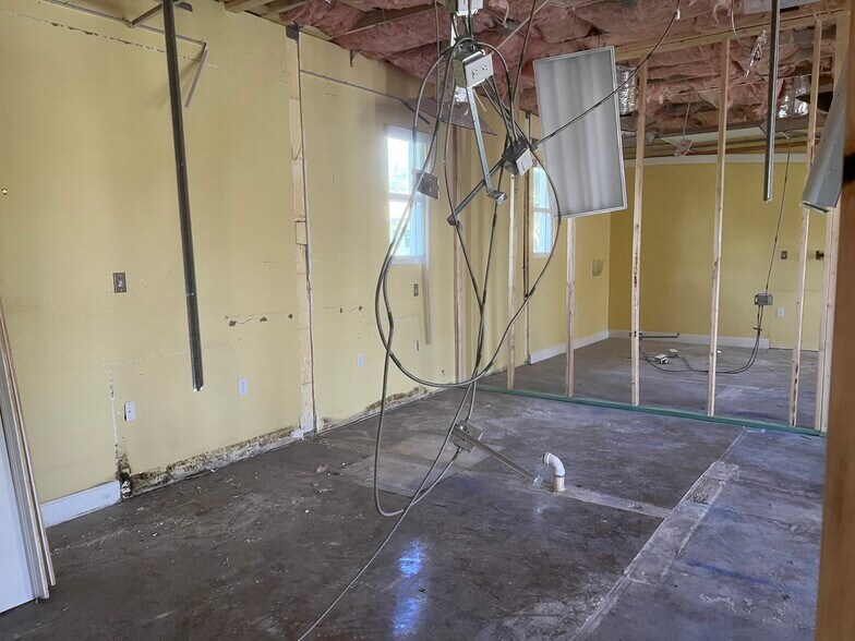 More Photos Of 3075 Bobcat Village Center Rd, North Port Medical For Lease