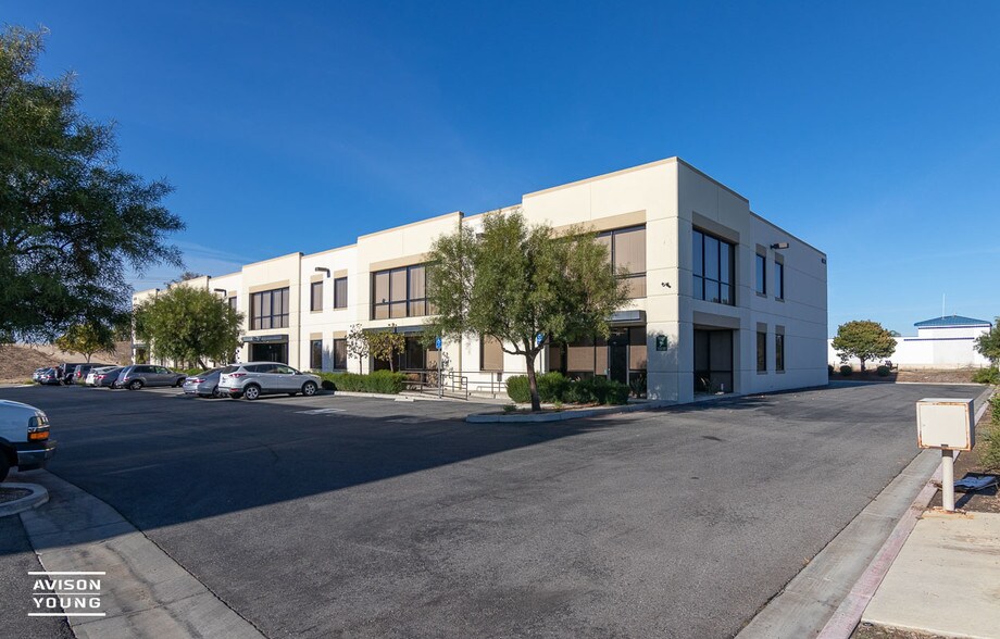 More Photos Of 41120 Elm St, Murrieta Research And Development For Lease