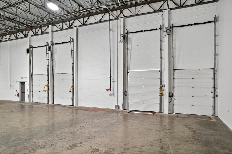 More Photos Of 10 Panas Rd, Foxborough Warehouse For Lease