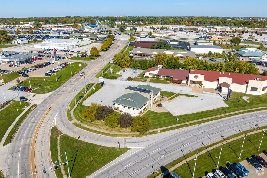 More Photos Of 3709 N Harrison St, Davenport Office For Lease