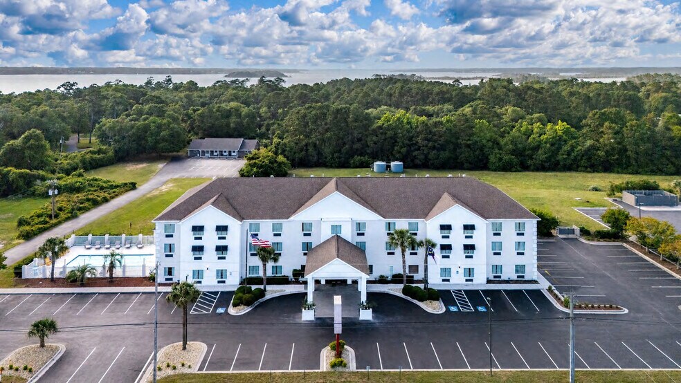 Primary Photo Of 801 Cedar Point Blvd, Cedar Point Hotel For Sale