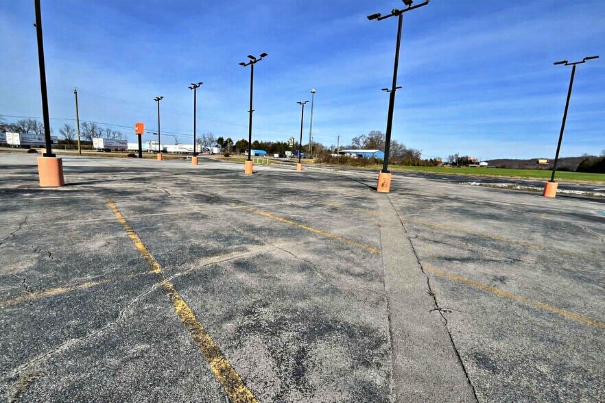 More Photos Of 1391 Murrays Chapel Rd, Sweetwater Showroom For Sale