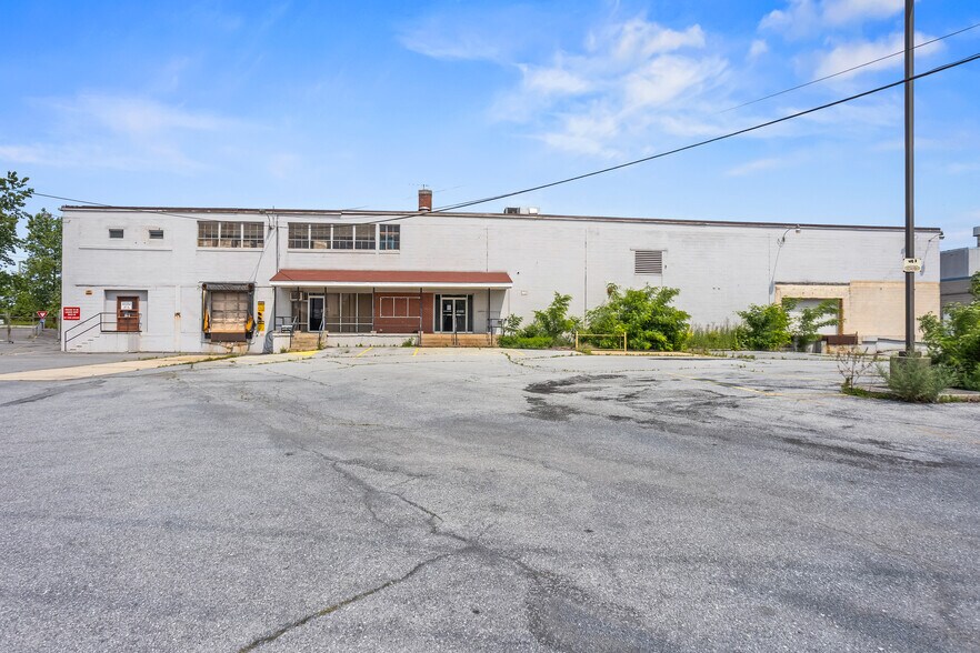 More Photos Of 1507 Willow St, Lebanon Warehouse For Sale