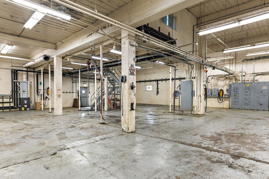 More Photos Of 303 Elgin Ave, Elgin Industrial For Sale