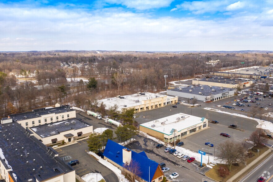 More Photos Of 20 Wolf Rd, Albany Freestanding For Lease