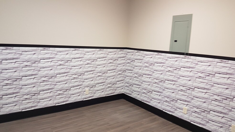 More Photos Of 5580 45 St, Red Deer General Retail For Lease