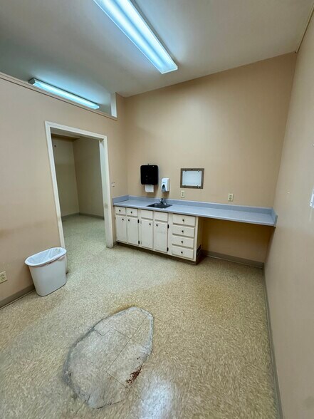 More Photos Of 206 Main St, Gleason Office For Sale