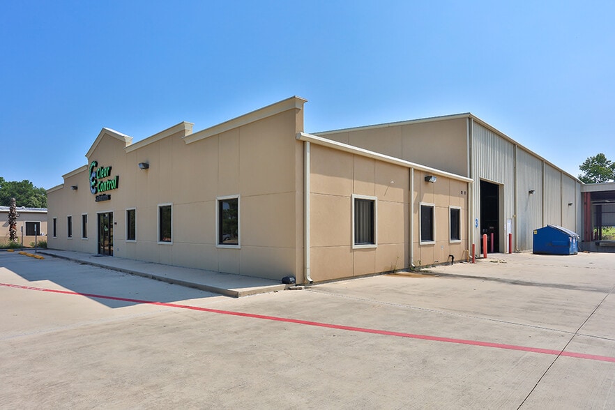 More Photos Of 1209-1215 N FM 3083 Rd E, Conroe Warehouse For Lease