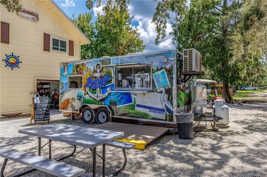 More Photos Of 6617 Riverside Dr, Yankeetown Marina For Sale