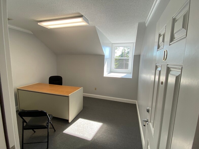 More Photos Of 95-127 Fenn Rd, Newington Unknown For Lease