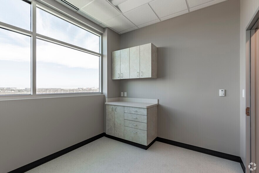 More Photos Of 1180 Seton Pky, Kyle Medical For Lease