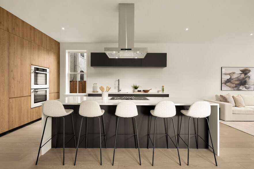 More Photos Of 329 8th St NE, Washington Office For Sale