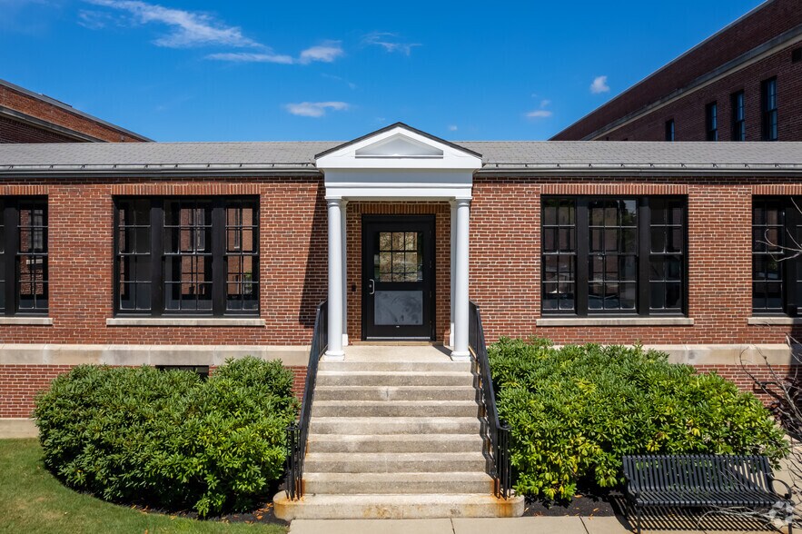 More Photos Of 16 Chestnut St, Foxborough Office For Lease