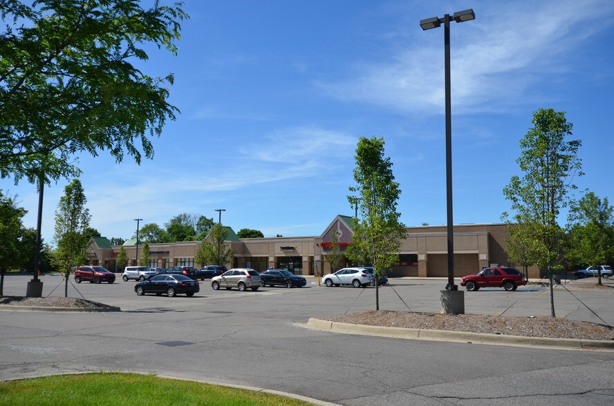 More Photos Of 47200-47340 W 10 Mile Rd, Novi General Retail For Sale