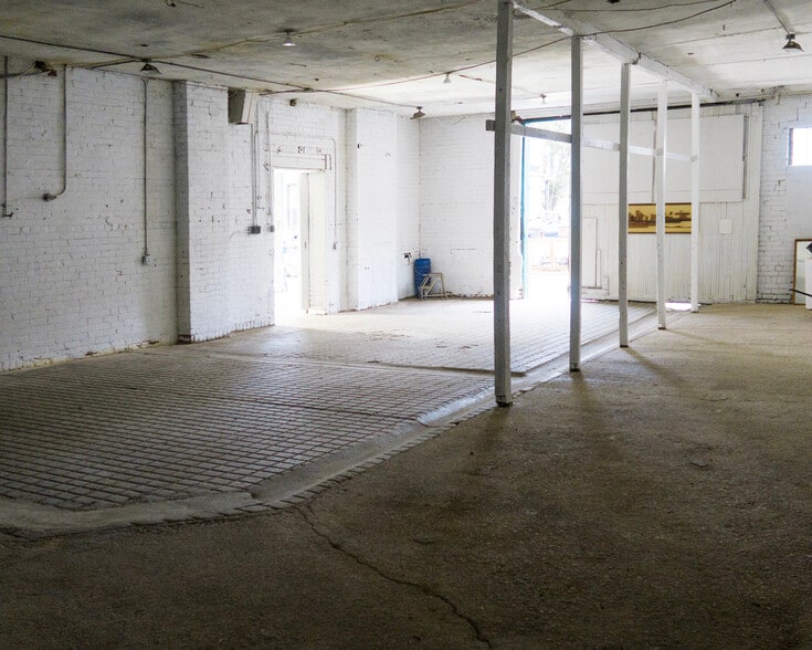 More Photos Of 411 Horace St, Cincinnati Light Manufacturing For Sale