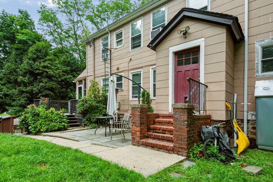More Photos Of 1621 Harrison Ave, Mamaroneck Storefront Retail Residential For Sale