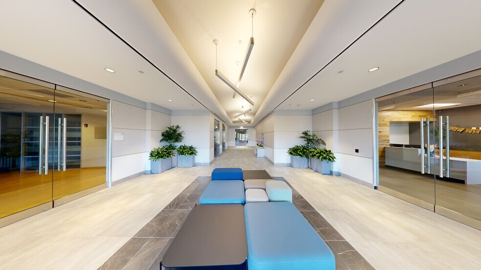 More Photos Of 9100 E Panorama Dr, Englewood Office For Lease