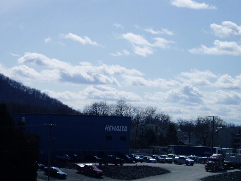 More Photos Of 125 Montgomery St, Montgomery Distribution For Sale