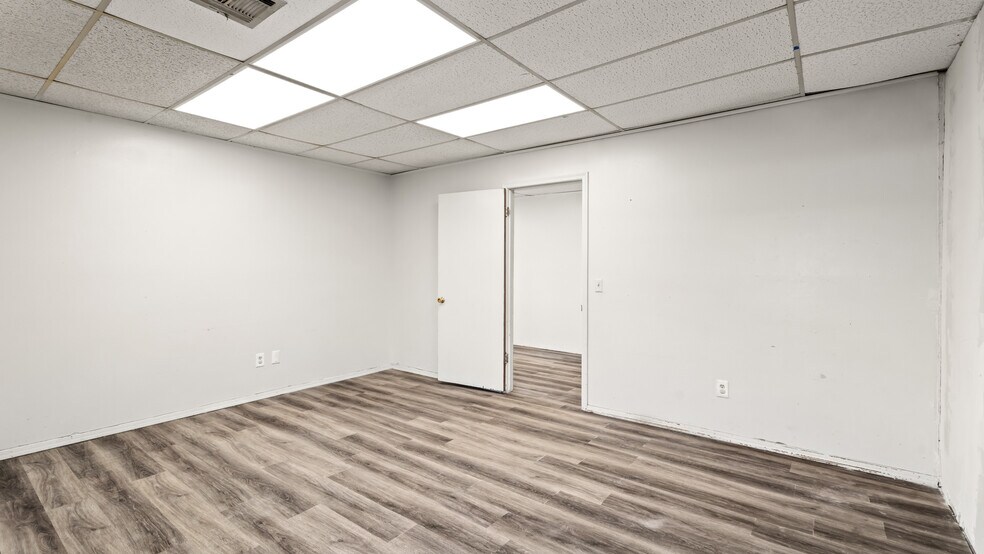 More Photos Of 8720 S Penn Ave, Oklahoma City Office For Sale