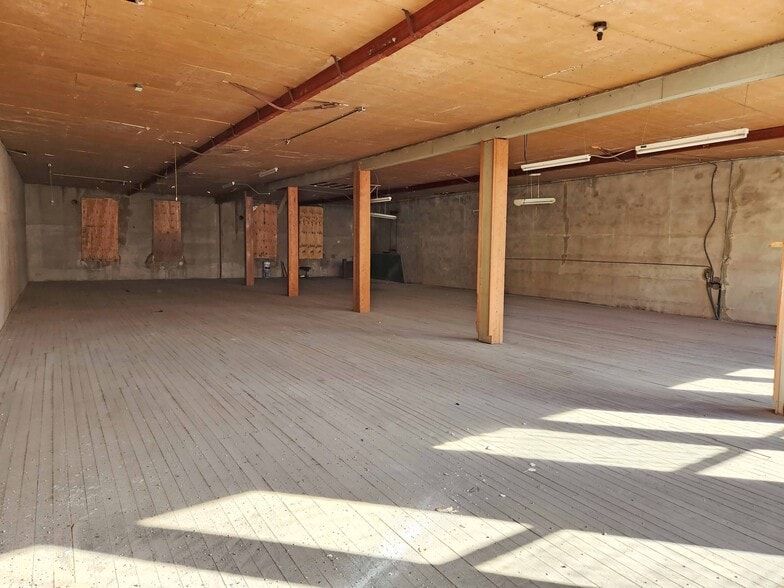 More Photos Of 333-341 W Commerce St, San Antonio Storefront For Lease